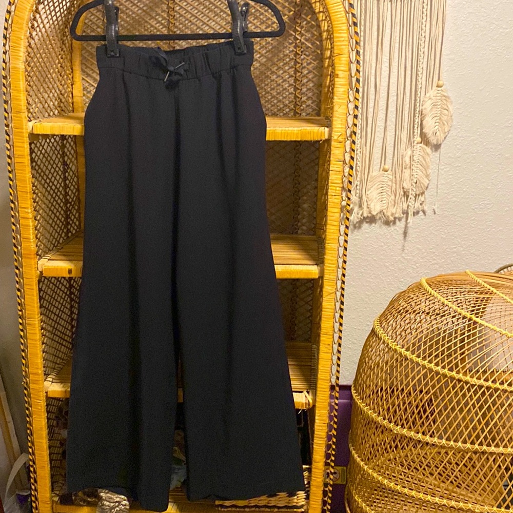 NWOT Lululemon Athletica on the fly Wide Leg Pant *woven*
